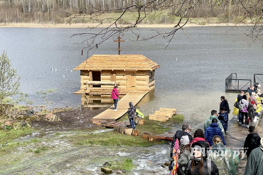 Часовню-купель в память о погибших великолукских паломниках освятили в Изборске