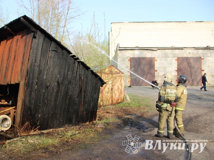 На пожаре в пр. Нелидовском ликвидировали открытое горение (ФОТО)