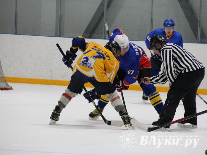 Великолукские хоккейные клубы провели матч в рамках чемпионата города (ФОТО)
