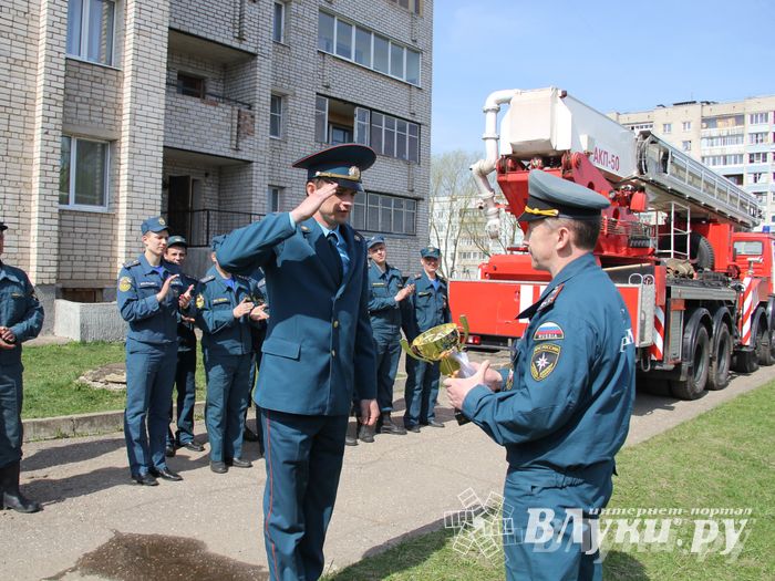 В Великих Луках прошли соревнования пожарных расчетов