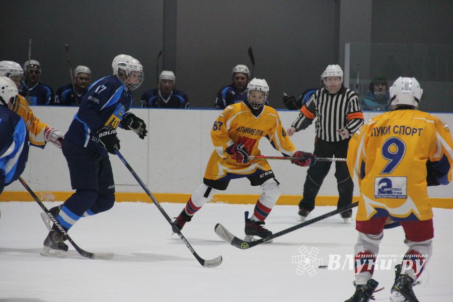 В великолукском «Айсберге» прошли матчи Чемпионата Псковской области по хоккею (ФОТО)