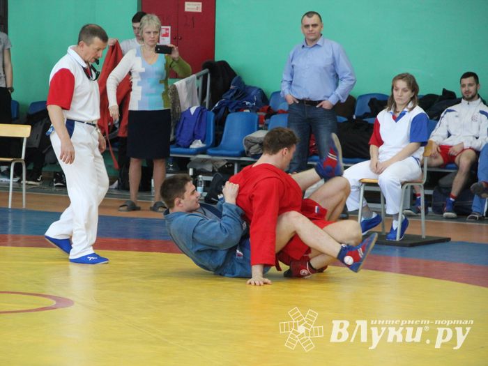 Самбисты поборолись на крупном турнире в Великих Луках (ФОТО)