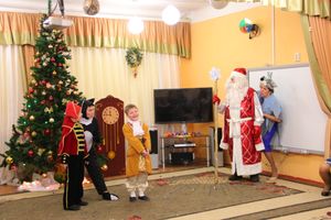 В Великие Луки пришла пора новогодних утренников (ФОТО)