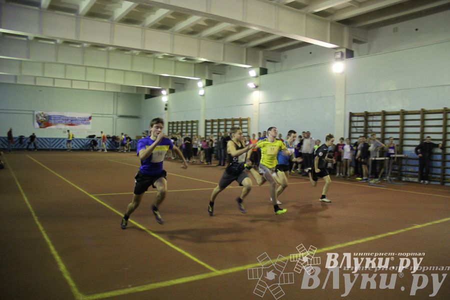 В Великих Луках прошли соревнования по легкой атлетике (фото)