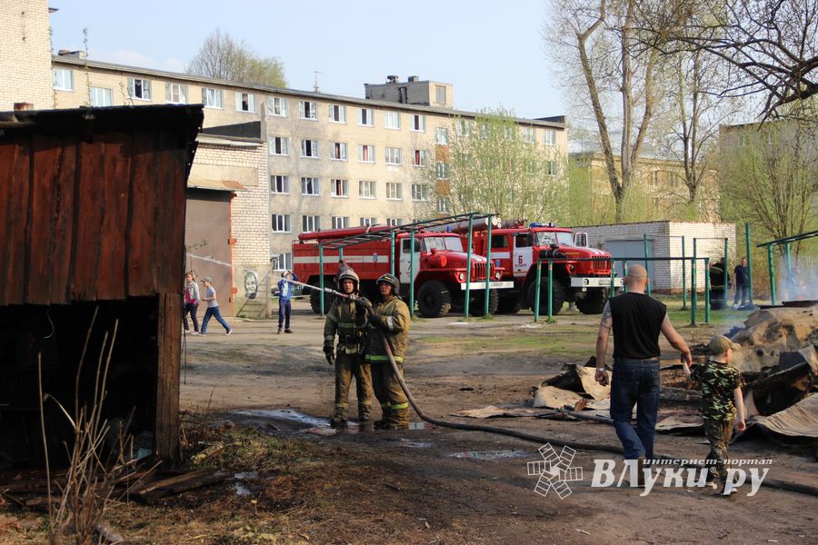 На пожаре в пр. Нелидовском ликвидировали открытое горение (ФОТО)