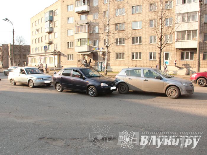 ДТП на пр. Гагарина: столкнулись три автомобиля (фото) 