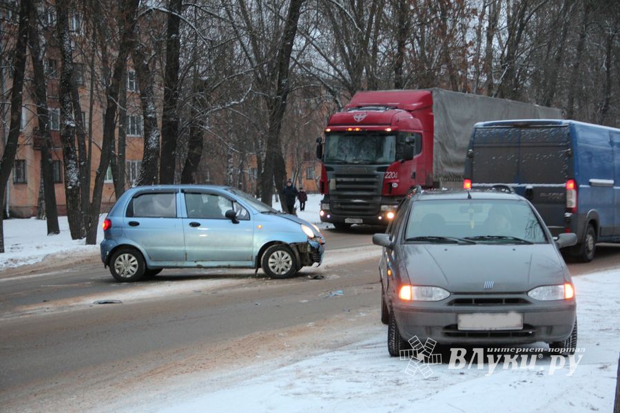 Две легковушки столкнулись на Гагарина (ФОТО)