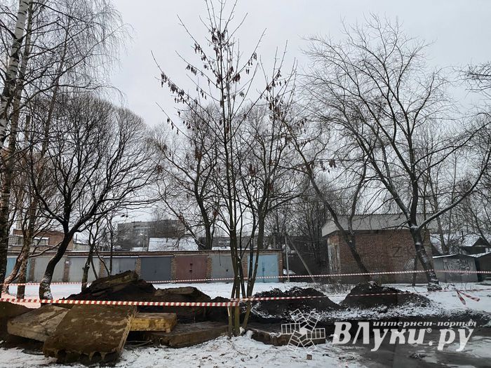 В Великих Луках восстанавливают теплоснабжение на улице Зенцовской (ФОТО)