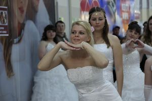 В Великих Луках бегали невесты (ФОТО)