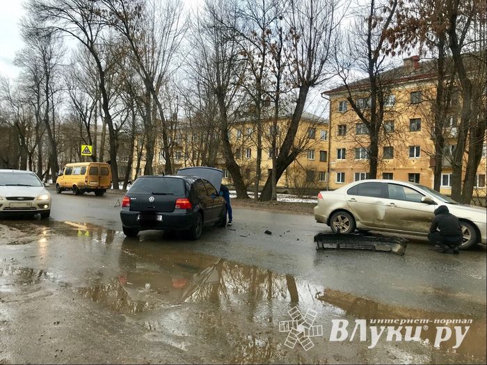 ДТП на выезде с АЗС на проспекте Гагарина (ФОТО)