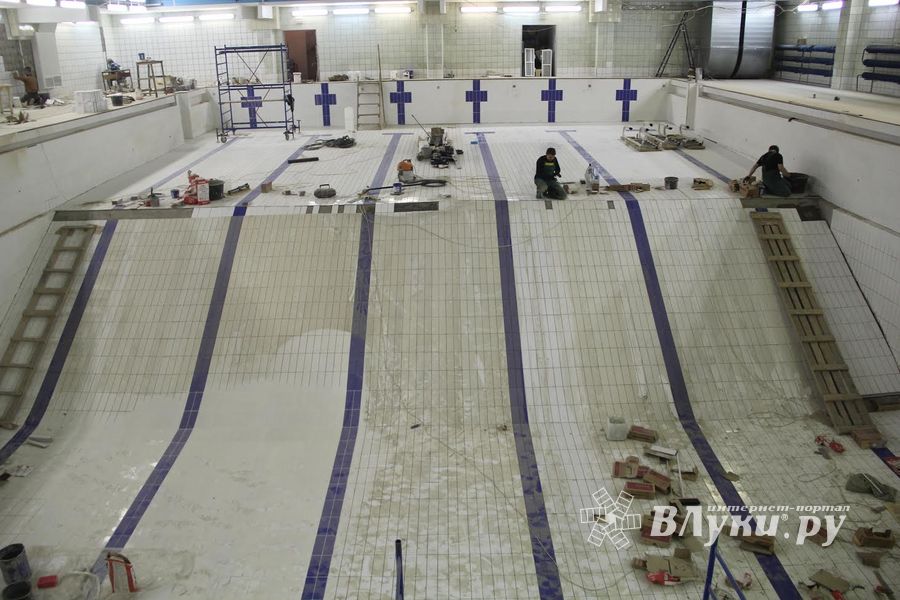 В Великих Луках завершается ремонт бассейна (ФОТО)