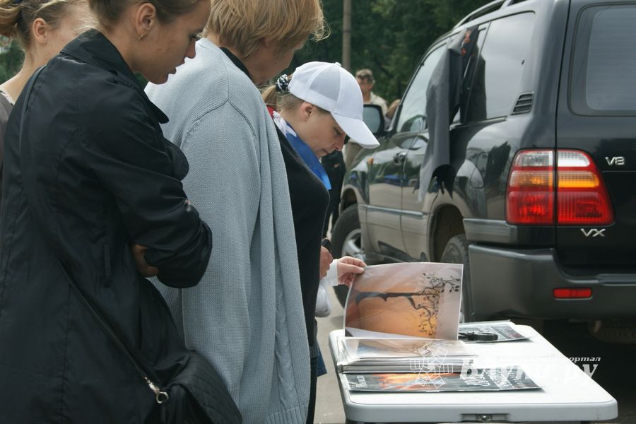 Псковский кузнечный двор на празднике Дня флага РФ в Великих Луках