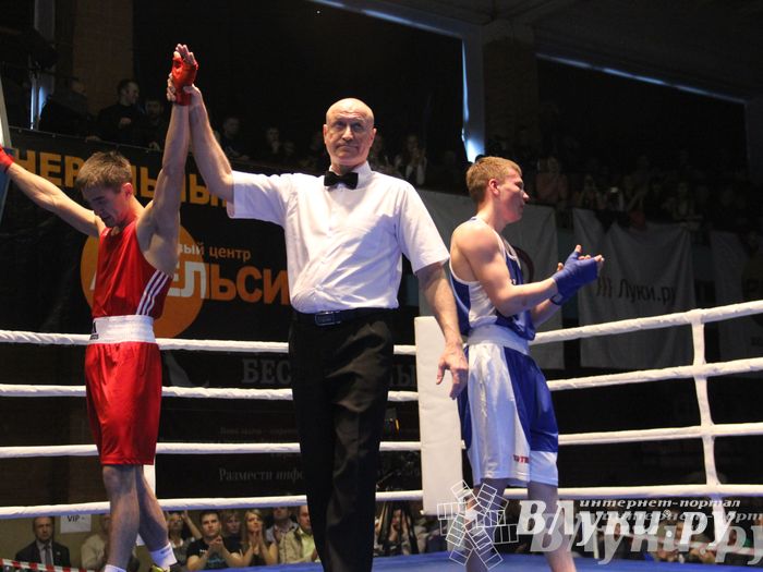 В Великих Луках состоялась матчевая встреча по боксу