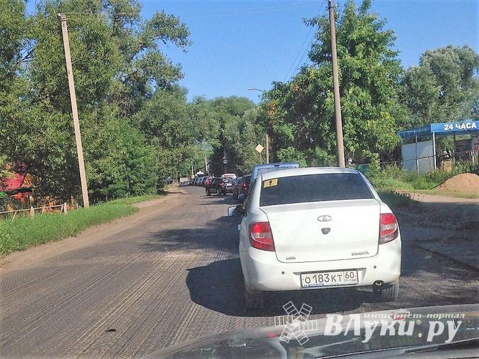 Фотофакт: Утренняя пробка в Великих Луках