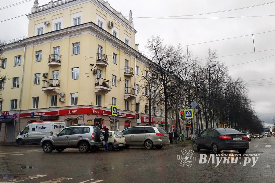 В Великих Луках произошло ДТП (ФОТО)