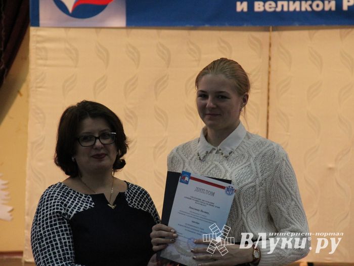 В Великих Луках наградили самых умных школьников