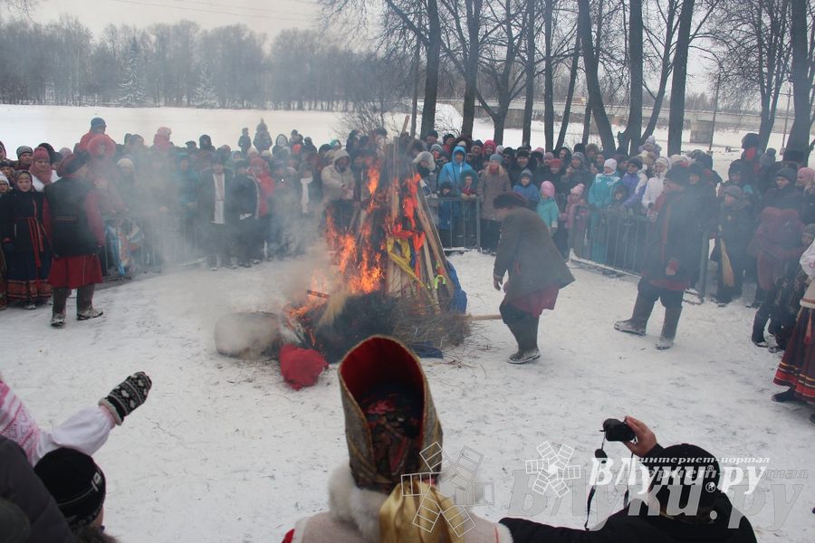 В Великих Луках встретили Масленицу