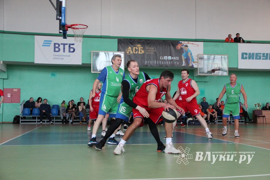 Великолучане — серебряные призеры межрегионального турнира ветеранов баскетбола (ФОТО)