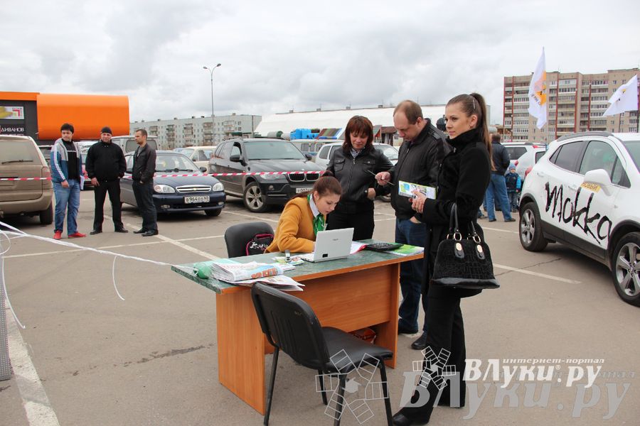 В Великих Луках прошла автомобильная ярмарка