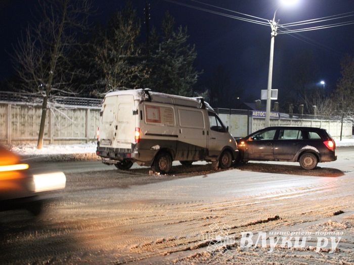 В Великих Луках произошло ДТП(ФОТО)