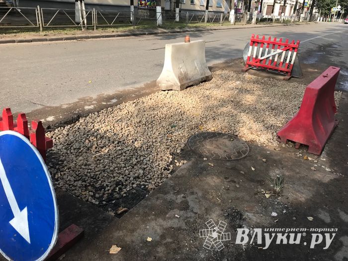 Опасность под ногами: Великие Луки поглотит канализационная пучина? (ФОТО)