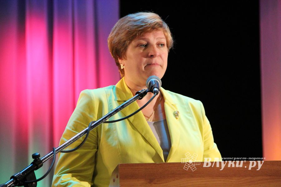 Великолуких выпускников наградили (ФОТО)