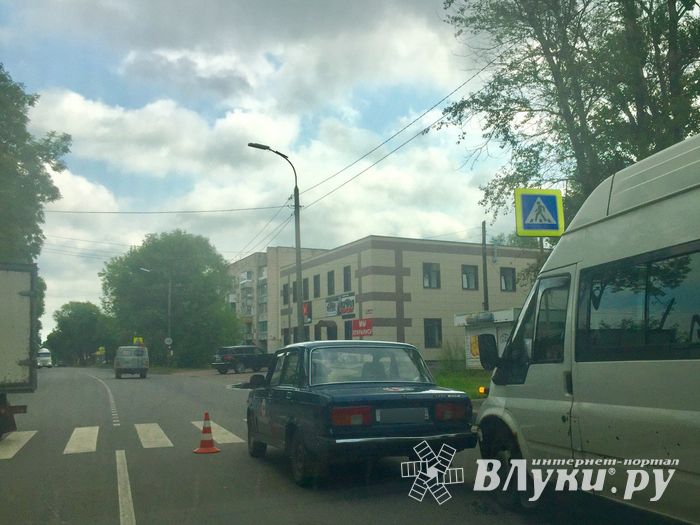 В Великих Луках, на проспекте Гагарина, ДТП (ФОТО)