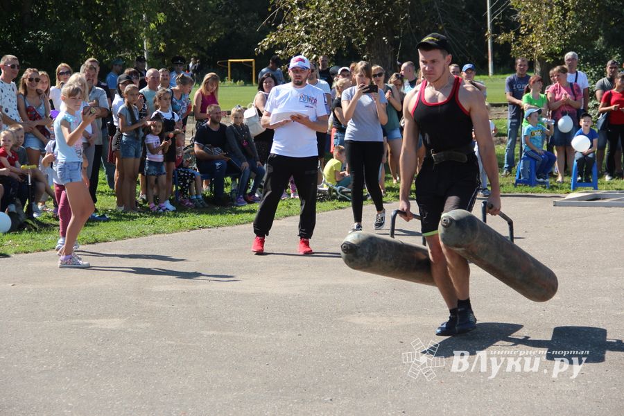 Большой спортивный праздник в Великих Луках (ФОТО)