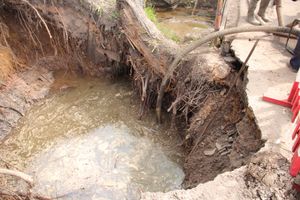 Устранение прорыва водопровода в Великих Луках (ФОТО)
