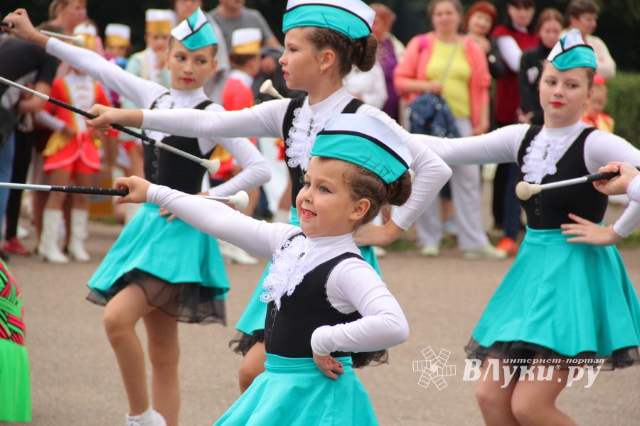 В Великих Луках проходит ​Международный фестиваль-конкурс среди мажореток и барабанщиц на кубок города Воинской славы Великие Луки (ФОТО)