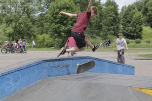 Сегодня Великие Луки отмечают День молодежи и Всероссийский олимпийский день (ФОТО)