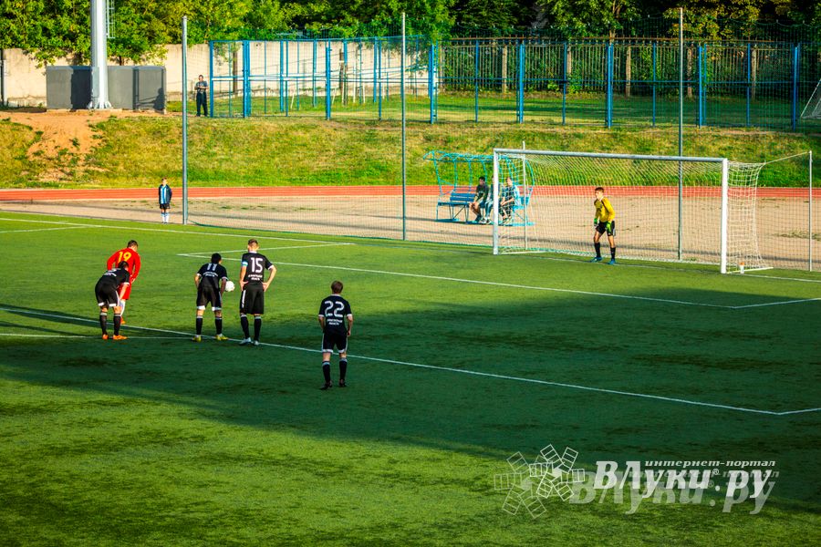 Матчи по футболу в рамках Первенства России проходят в Великих Луках (фото)