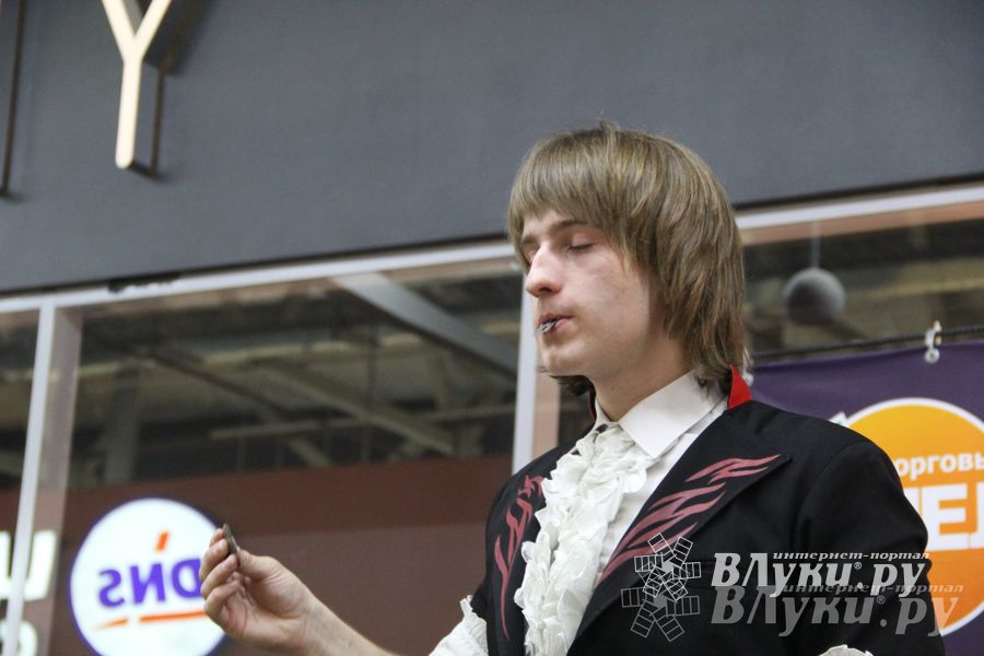 В ТЦ «Апельсин» прошла весенняя ночь распродаж