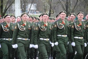 В Великих Луках прошел Парад Победы (ФОТО)