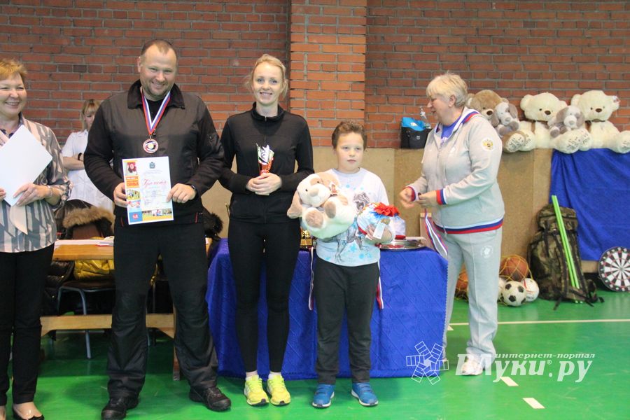 В Великих Луках прошли областные соревнования «Папа, мама, я - спортивная семья» (ФОТО)