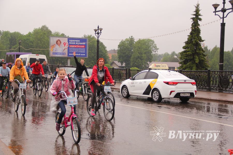 Зигзаг здоровья выполнили великолукские велосипедисты (ФОТО)