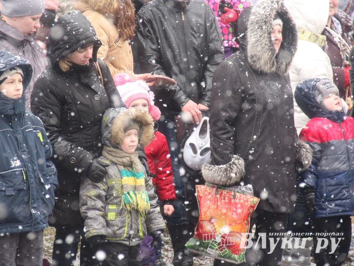 В Великих Луках сожгли Масленицу (фото)