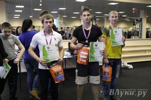 В Великих Луках состоялись Первенство города по жиму штанги и Первый Кубок города по армлифтингу (фото)
