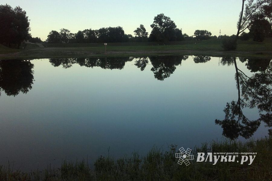 В Великолукской крепости пруд вышел из берегов (ФОТО)
