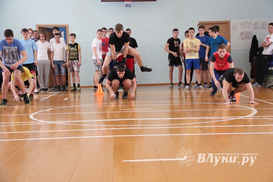 Конкурс «А ну-ка, парни!» прошёл в великолукской гимназии (фото)