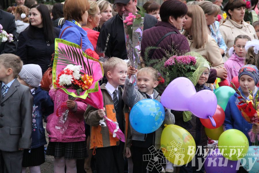 Школы города отметили 1 сентября (фото)