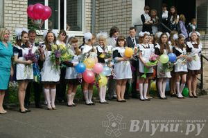 «Последний звонок» в школах Великих Лук