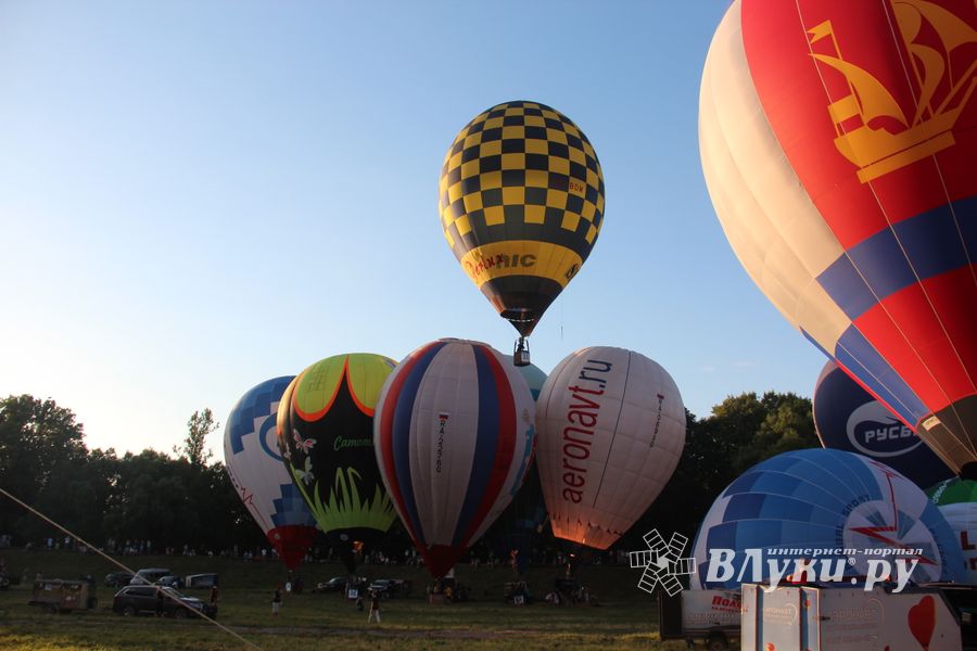 Сегодня вечером аэростаты плыли над городом (ФОТО)