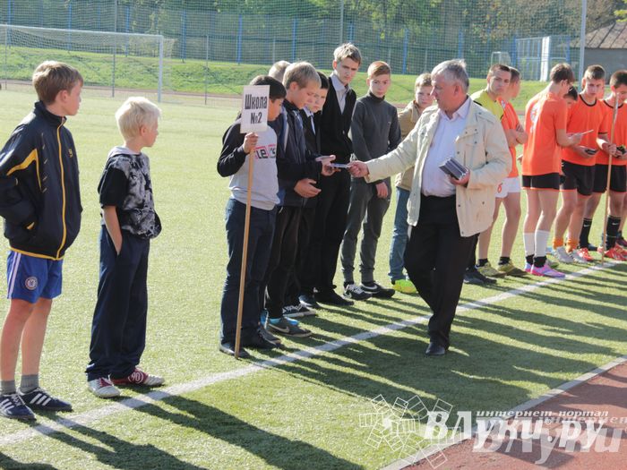 В Великих Луках стартовал открытый турнир по футболу
