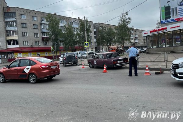 В Великих Луках произошло ДТП