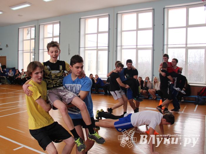 Конкурс «А ну-ка, парни!» прошёл в великолукской гимназии (фото)
