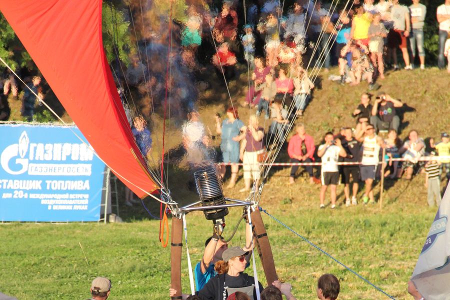 В Великих Луках открылась Международная юбилейная встреча воздухоплавателей (фото)
