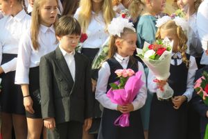 1 сентября в школах Великих Лук прошли Торжественные линейки (ФОТО)