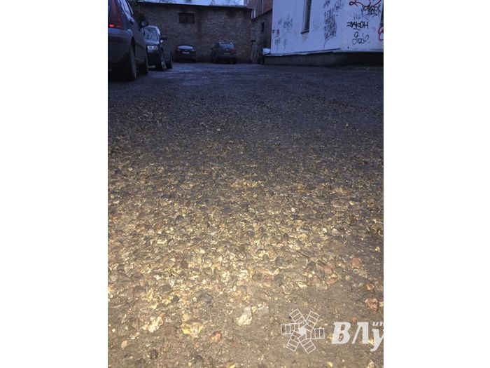 В Великих Луках возле детской поликлиники засыпали ямы (фото)