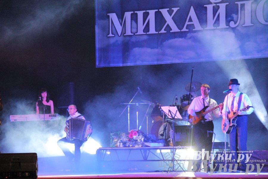 В ДК ЛК состоялся концерт Юрия Михайлова